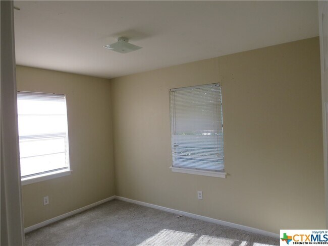 Building Photo - 104 Bybee Ct