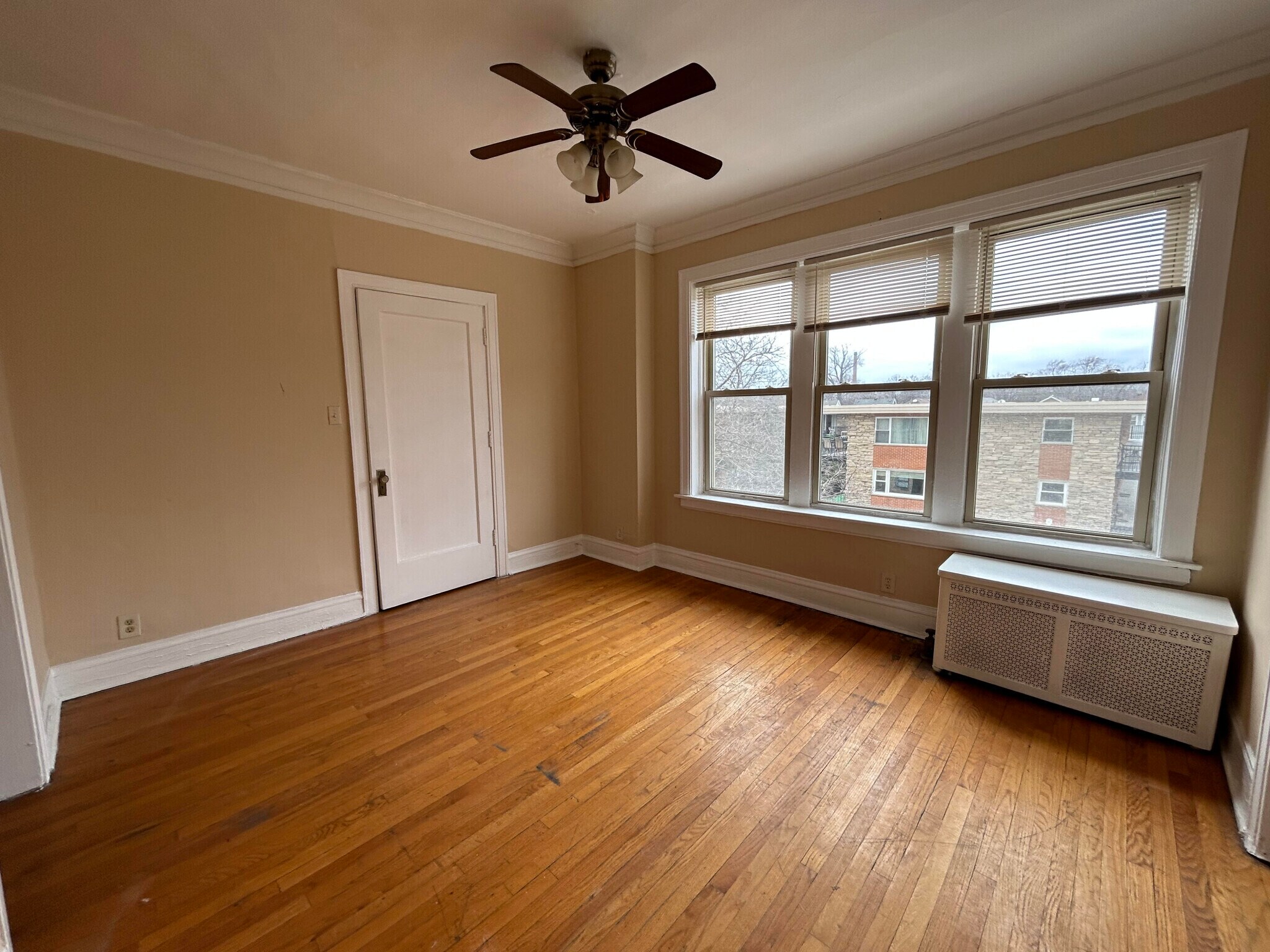 Building Photo - 4716 N Kenneth Ave