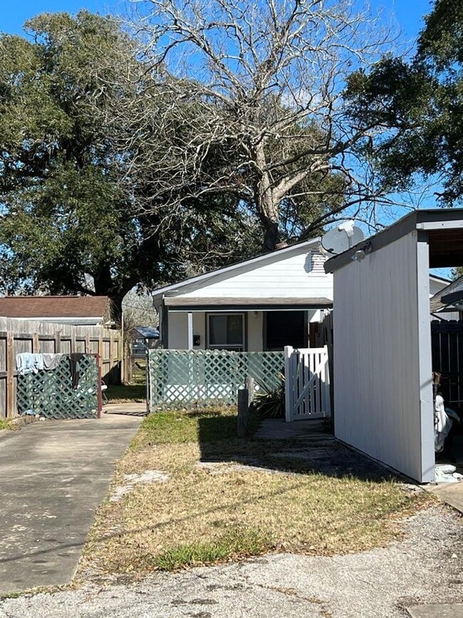 Building Photo - 1272 Pecan St