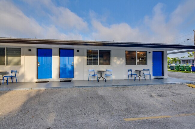 Building Photo - 412 NE 4th Ave