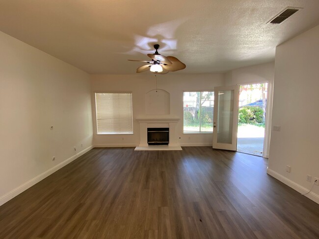 Building Photo - East Elk Grove Home Close to Pleasant Grov...