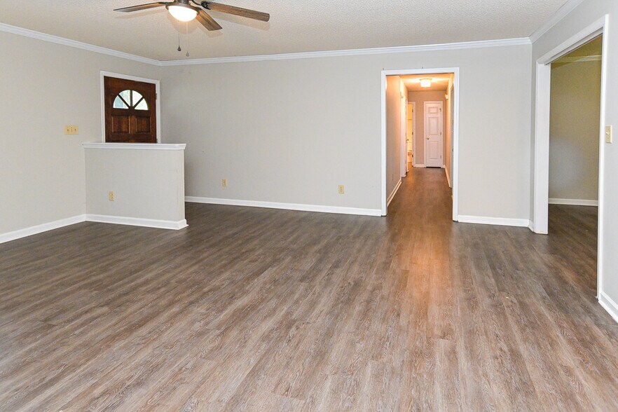 Building Photo - 157 Greenwood Dr