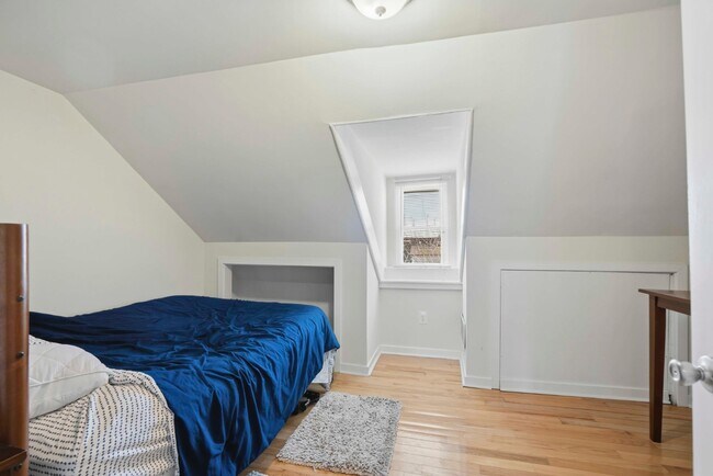 Building Photo - 520 S 4th St