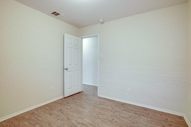 Building Photo - 476 Moonwalker Trail