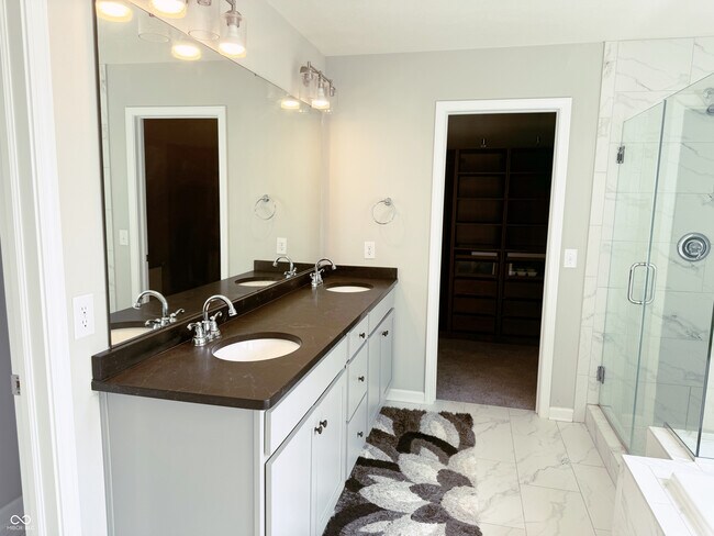 Building Photo - 7882 Villa Cir