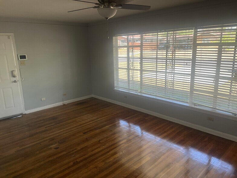 Building Photo - 404 Storeywood Dr