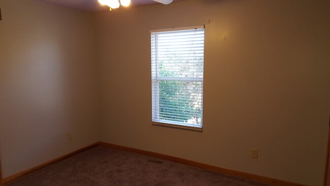 Building Photo - 6946 Seafield Ct