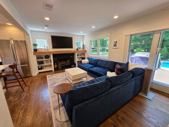 Building Photo - Luxury Living in Ridgewood