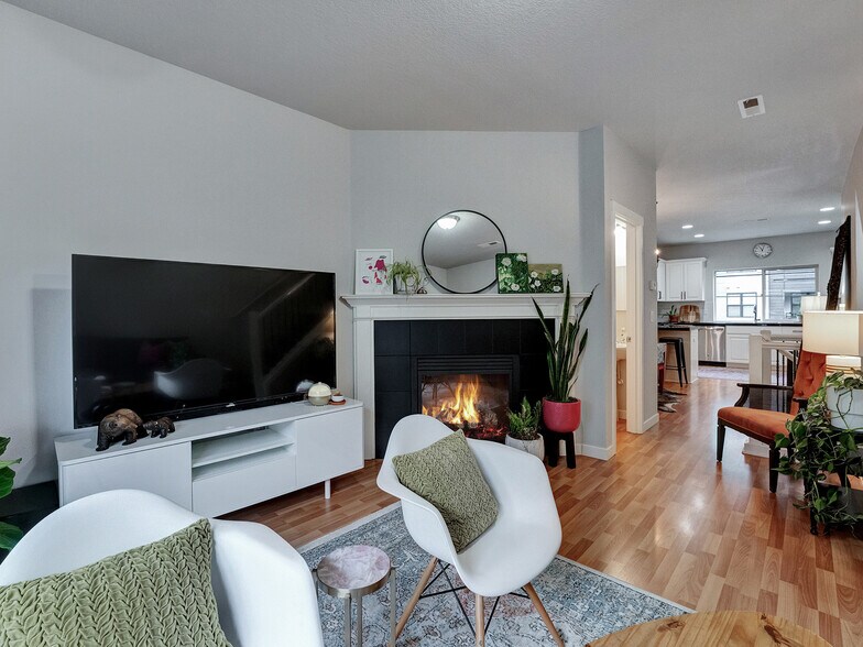 Building Photo - 8918 SW Elena Ln