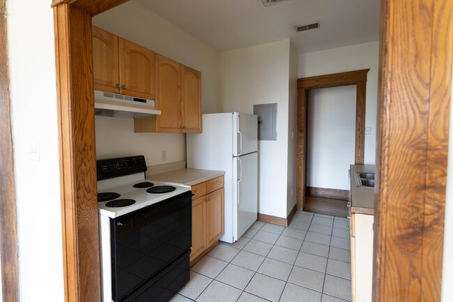 Building Photo - 324 Hendrie St