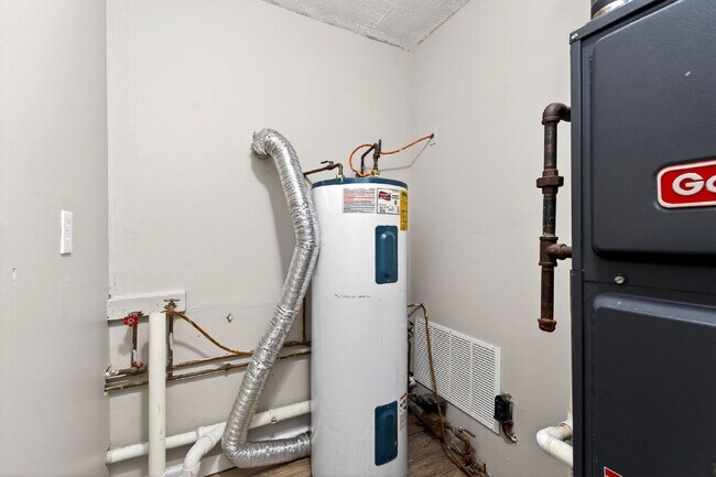 Building Photo - 2831 Hyannis Dr