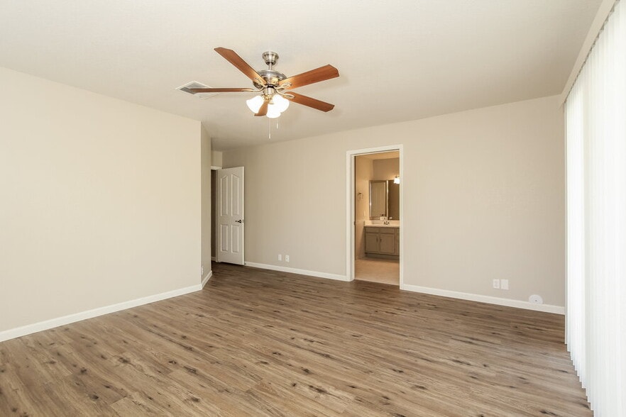 Building Photo - 23837 N 40th Dr