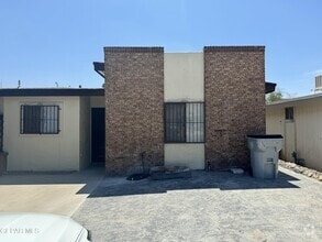 Building Photo - 868 Barandal Dr