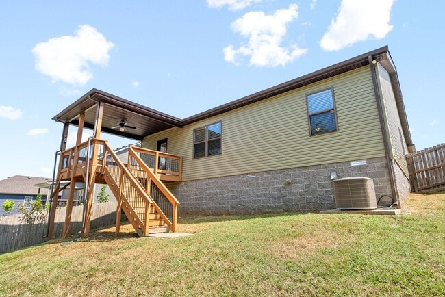 Building Photo - Pet Friendly Three Bedroom!