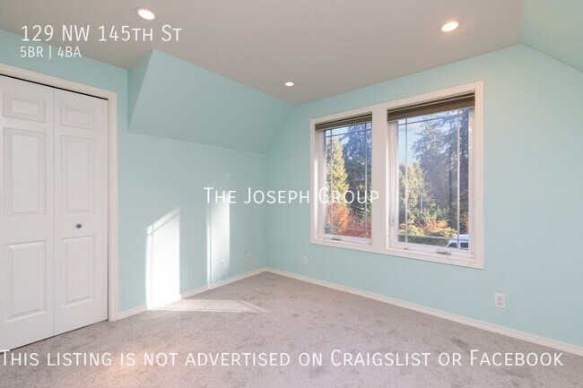 Building Photo - Beautiful 5 bed 3.5 bath in Seattle's Broa...