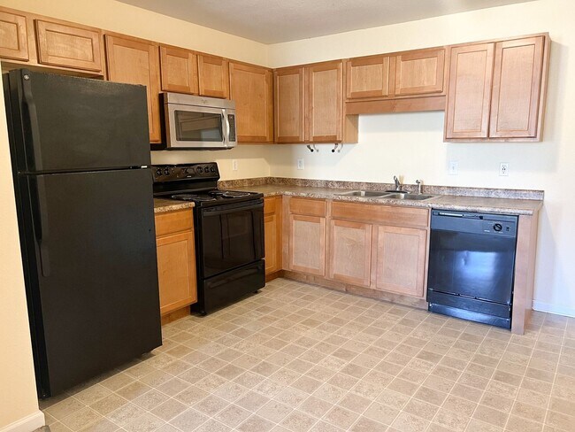 Building Photo - 528 Luxury Dr