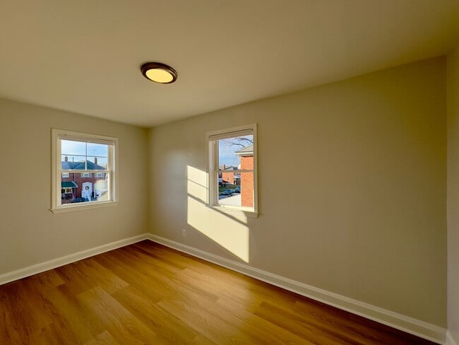 Building Photo - Renovated 3 Bed / 1.5 Bath in Essex | Parking Pad | Available 1/19/2026