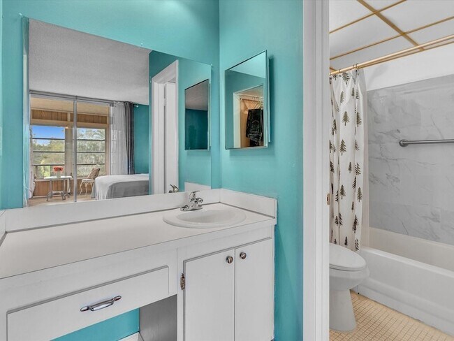 Building Photo - 6570 Royal Palm Blvd