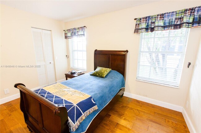 Building Photo - 2983 Oakbrook Dr