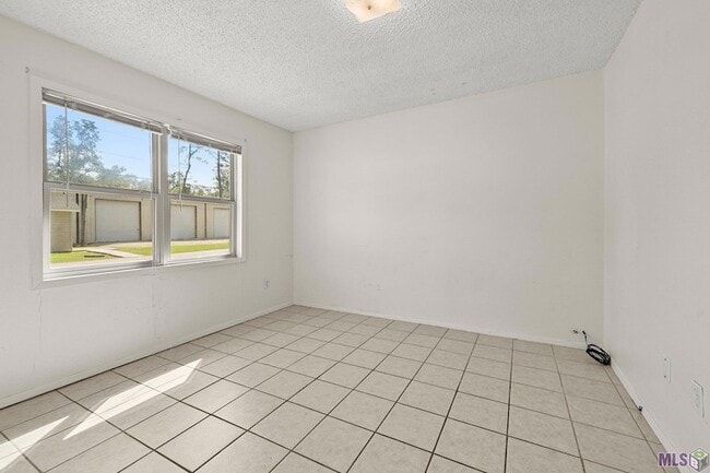 Building Photo - 1 Frindik Ln