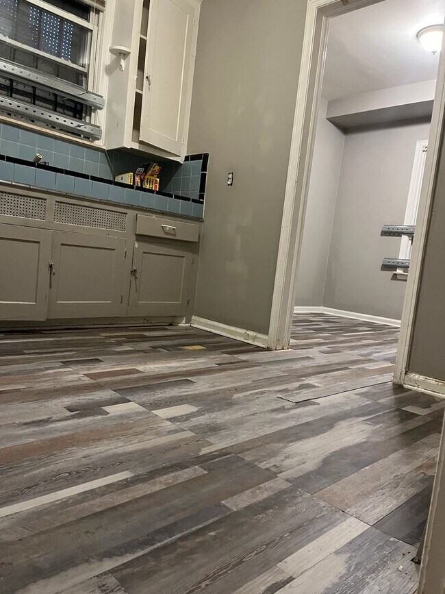 Building Photo - Lovely updated 3 bedroom house