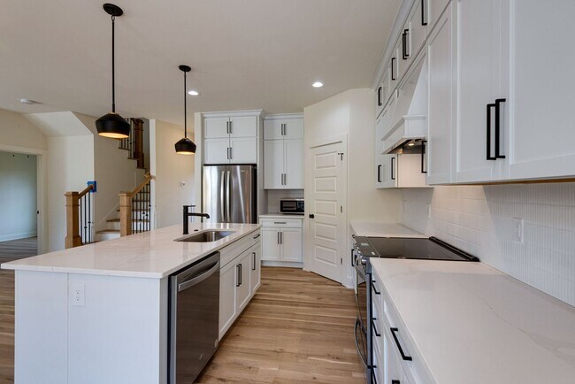 Building Photo - Bright + Modern 4BR in Walkable Inglewood — Available Dec 1