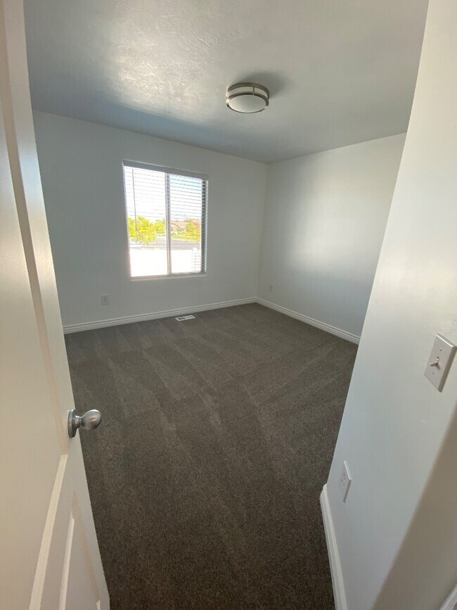 Building Photo - 13123 Pioneer Park Dr