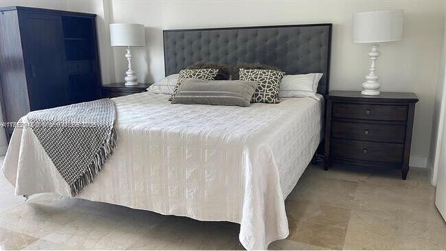 Building Photo - 250 Sunny Isles Blvd