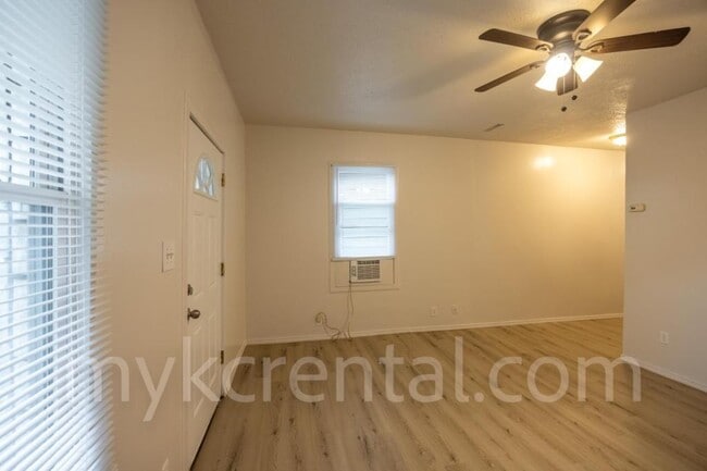 Building Photo - 711 Tenny Ave
