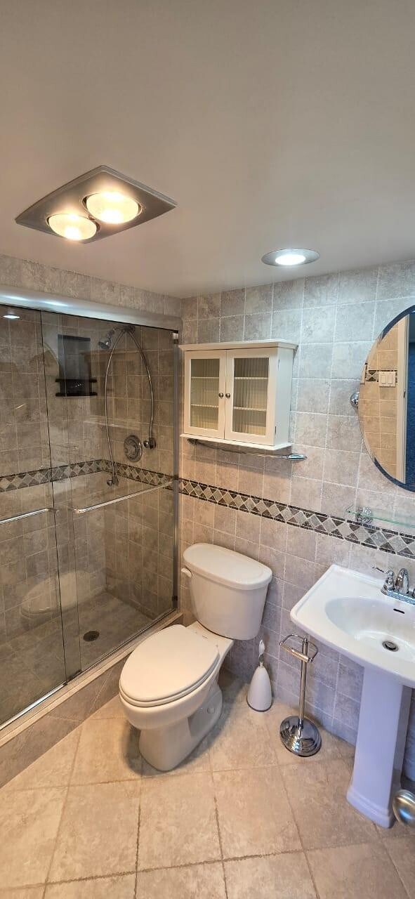 Building Photo - 3300 N Palm Aire Dr