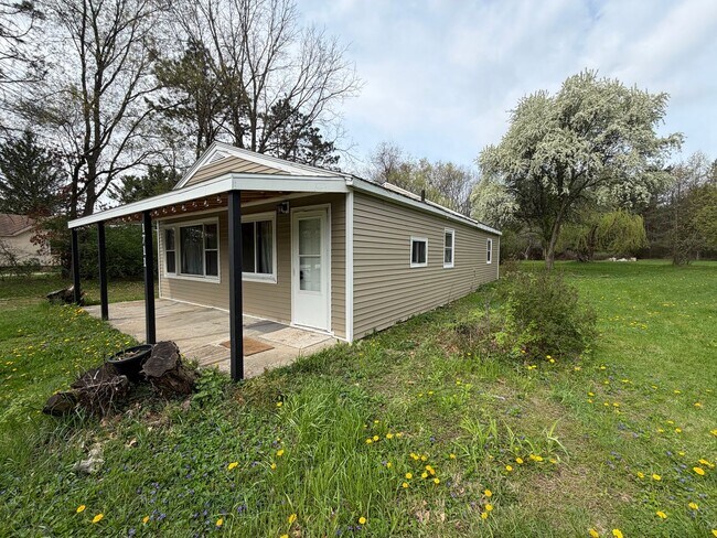 Building Photo - Adorable Home in Lowell School District