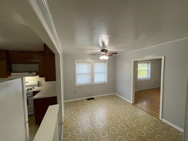 Building Photo - Older 2 bedroom house with a large yard