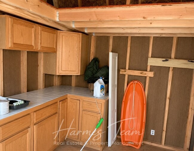 Building Photo - 5960 Grapevine Dr