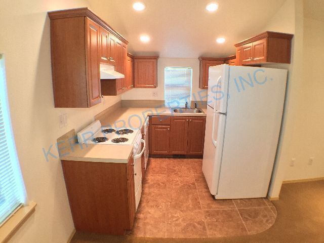 Building Photo - FREE RENT! Charming 3-Bed Home with 1.5 Ba...