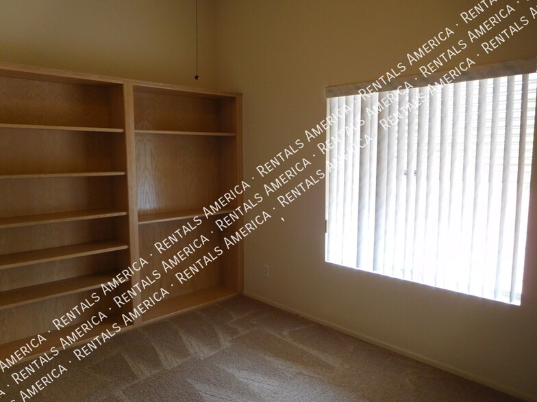 Building Photo - 5747 N 105th Ln