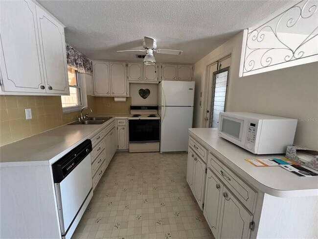 Building Photo - 10502 Laburnum Dr