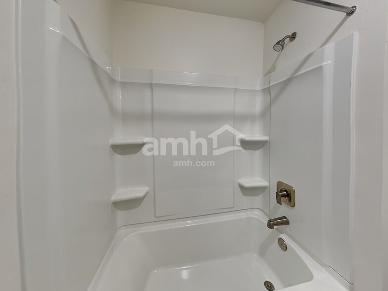 Building Photo - 2604 W 3340 S