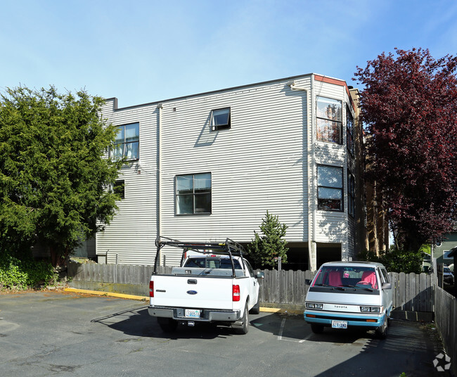 Building Photo - Bradley Apartments