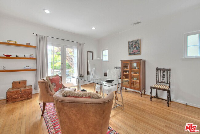 Building Photo - 2035 Thayer Ave