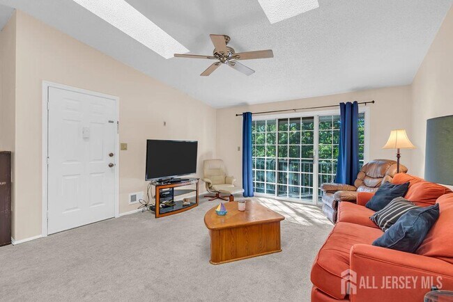 Building Photo - 66 Iroquois Dr