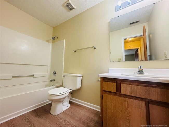 Building Photo - 2040 Glenwick Dr