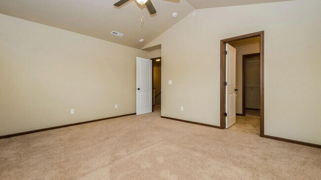 Building Photo - 470 Cambria Dr