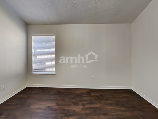 Building Photo - 30022 Saw Oaks Dr