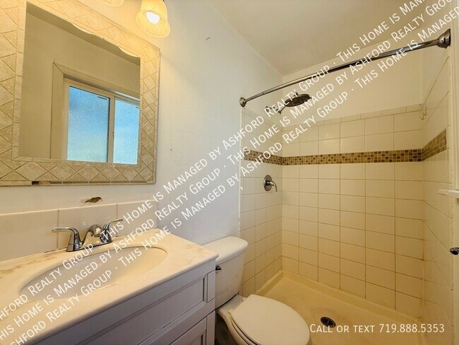 Building Photo - 303 Quebec St