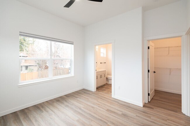 Building Photo - Colorado Apartment Unit 4