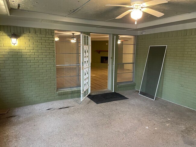 Building Photo - 3701 Austin Ave