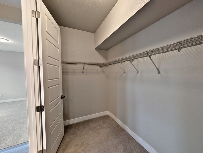 Building Photo - Beautiful 2 Bed + Office + 2.5 Bath home i...