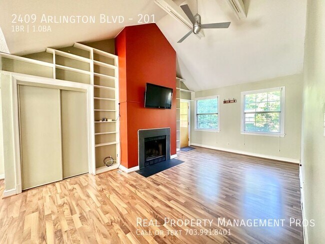 Building Photo - 2409 Arlington Blvd