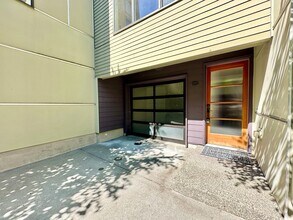 Building Photo - Stunning Townhome for Lease  in Seattle’s ...