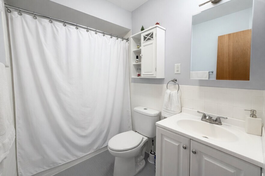 Building Photo - 2775 Morris Ave